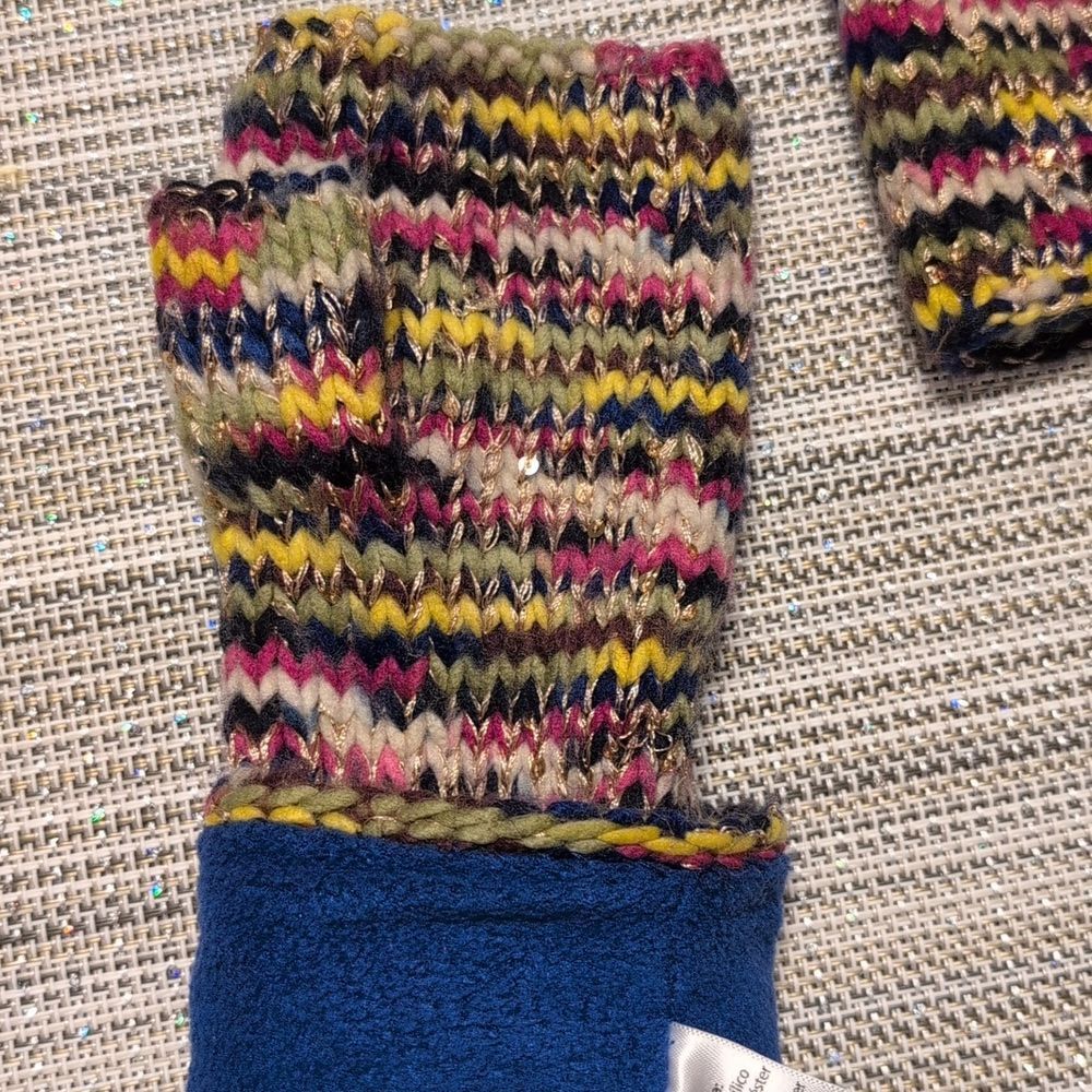 Colorful Knit Mittens - Picture 4 of 5